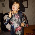 Min yngsta son född 2011 i sin självvalda zombiepiratdräkt :)