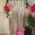 En jättefin och lagom stor uppblåsbar Flamingo som passade perfekt till mitt Hawaii tema, men som också kan och kommer garanterat att användas vid andra roliga fest tillfällen. Bra kvalité och hållbarhet. Kan dock behövas ett snöre att hänga den med då den har lite svårt att stå själv.