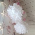 Finfina pompoms över dotterns säng ! Vita pom pom dekorationer - 40cm - 3 st