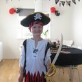 En exalterad nybliven 5-årig Julius som är förväntansfull inför sitt första kalas med kompisarna!
