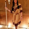 Peruken är sen jag var Jill Johnsson, på fötterna är det syntetiskt sämskskinn från Biltema. Sopskaftet blev spjut