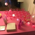 De här glasen är så \"party\"! Bekväm att dricka ur men tyvärr hade 5st gått sönder i frakten så jag ringde kundtjänst och de var supertrevliga och erbjöd mig pengarna tillbaka eller att de skickade en till helt ny förpackning. Paketet kom dagen efter! Rosa margaritaglas i plast 295 ml - 20 st