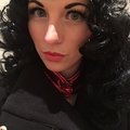 Väldigt bra peruk!! Gillade absolut inte lockarna när jag plockade upp den, men det var bara att borsta ut, så blev det jättebra! :) skön med, blev inte så varm i den:) Peruk glamour svart
