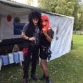 Personen som fick denna gitarr i pris i luftgitarr tävligen var jätte nöjd!