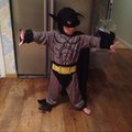 Finaste Ossian 3 år är en härlig kille som jag och min familj tycker väldigt mycket om . Denna fina Batman dress fick han utav oss i 3 årspresent och se så tuff han blev :) Batmandräkt för barn