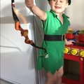 Vår kille ÄLSKAR Robin Hood och på sin 3 års dag fick han denna fantastiskt fina dräkt som han numera bor i!!!!