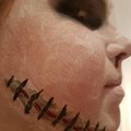 Lätt att måla med. Sitter bra och lätt att tvätta bort. Make Up-kit - Dracula/Death
