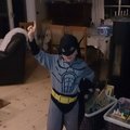 Tuff och prisvärd dräkt. Grabbarna var mycket nöjda. Batmandräkt för barn
