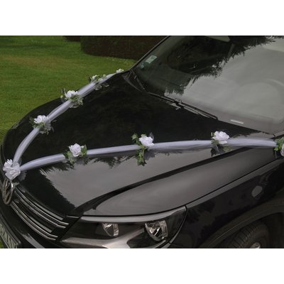 Bilgirlang med vita rosor och grna blad - 170 cm