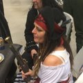 Över förväntan,bra kvalité och behaglig att ha på sig,normal i storlek,stretch :) Pirat Lady maskeraddräkt