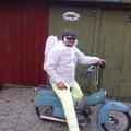 Ängel på väg till luciatåg