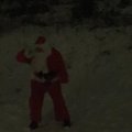 Provar jultomtedräkten för första gången, ungarna blev överraskade att Tomten var i trädgården !