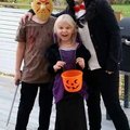 Jason, Jigsaw och våran lilla vampyr på väg till halloweenparty!