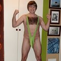 Hrigt brst, peruk och Borat mankini. Stor succ p maskeraden!