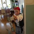 Mitt barnbarn Ernst som var så glad för sin piratdräkt!