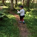 Min son på en skogspromenad, han ville endast gå på promenad utklädd till pirat! Pirat maskeraddräkt för barn