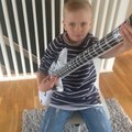 Mycket bra kvalité för det priset !! Uppblåsbar rock gitarr - 106cm