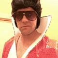 Elvis peruken ifrån zingland, fulländade min Elvis mundering.