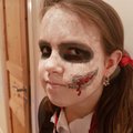 Lätt att forma. Tar en stund att torka och ska man göra stora grejor tar det nog lång tid. Luktar väldigt starkt. Flytande latex