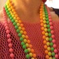 Kul att de verkligen lyser i mörker! Fluroscerande party pärlor