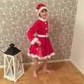 Linnea 9 år Tomteklänning och tomteluva till barn