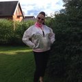 Jacka, scarf och glasögon från Zingland och jag var en Pink lady från filmen Grease. Grease Pink Lady jacka
